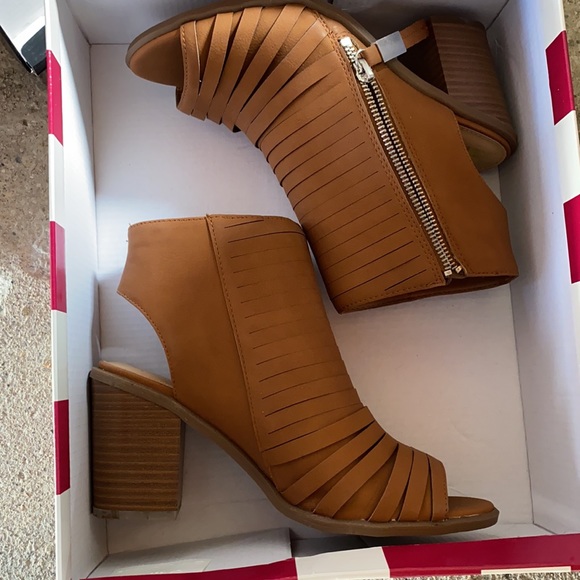 Women booties - Picture 2 of 3